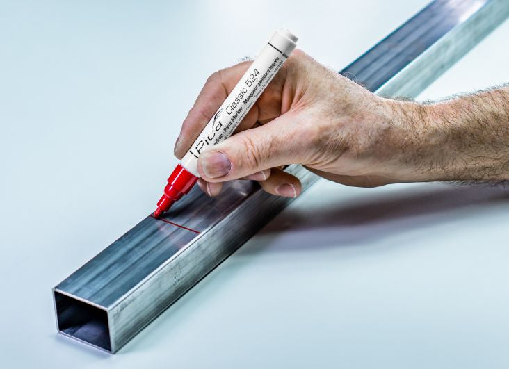 524_industry-paint-marker_use-1_web