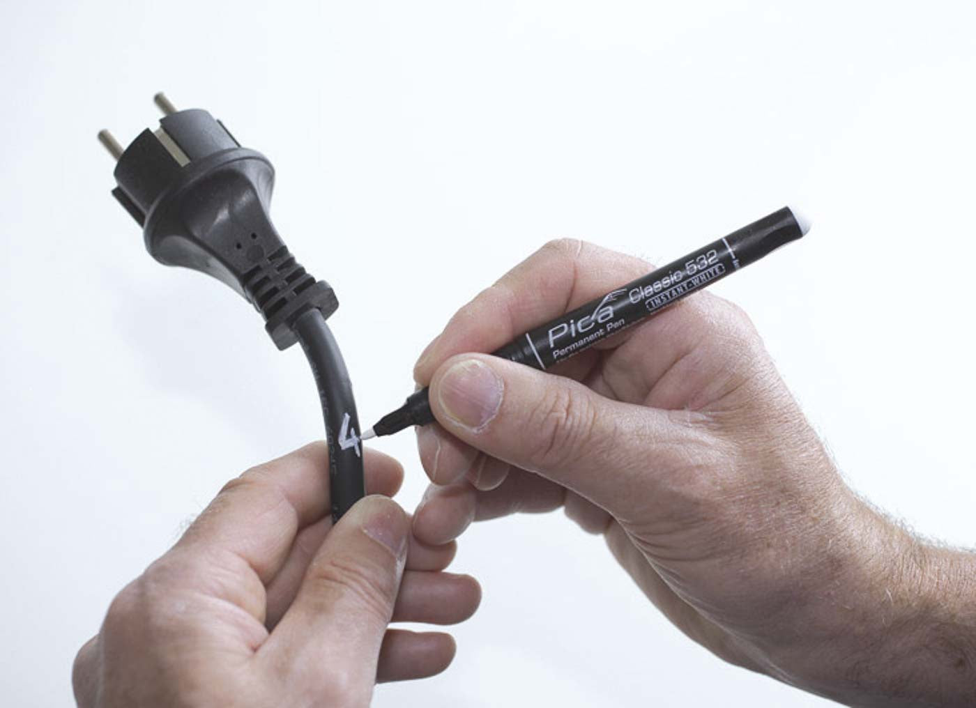 532-52_instant-white-pen_use_1_web