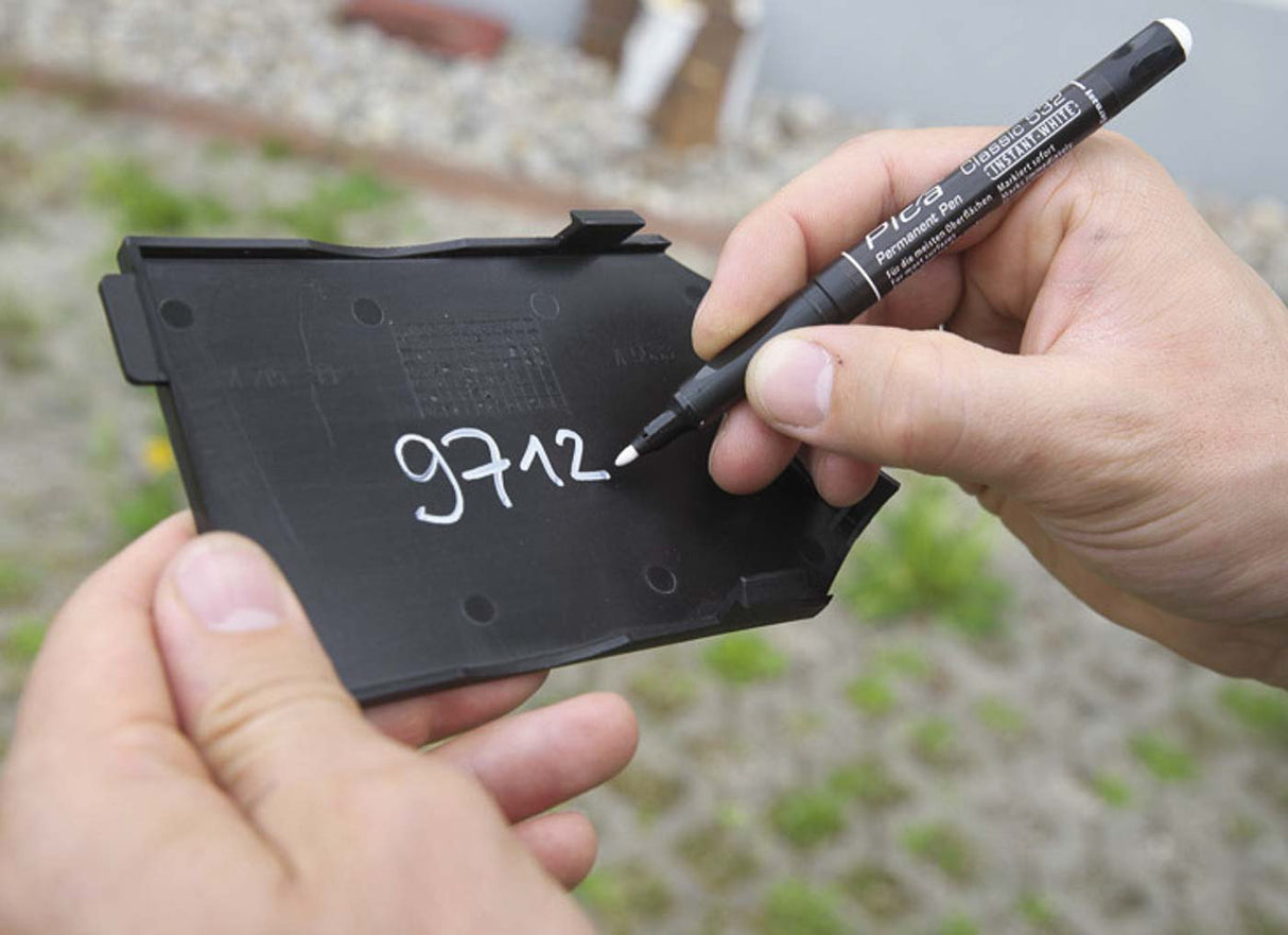 532-52_instant-white-pen_use_3_web