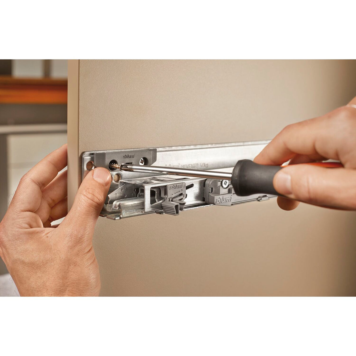 BLUM Tablararretierung für Movento und Tandem Vollauszügen - 295H5700