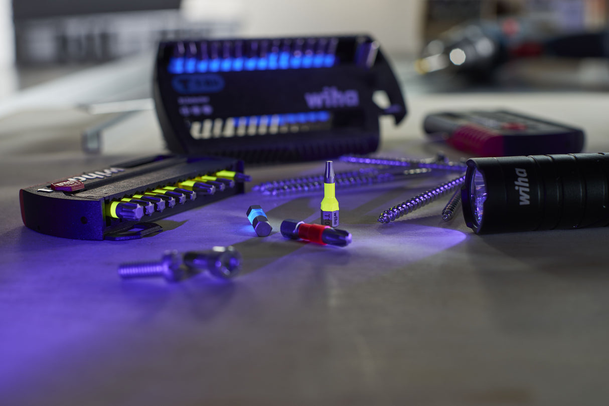 Im_TY_Bits_dunkel_01