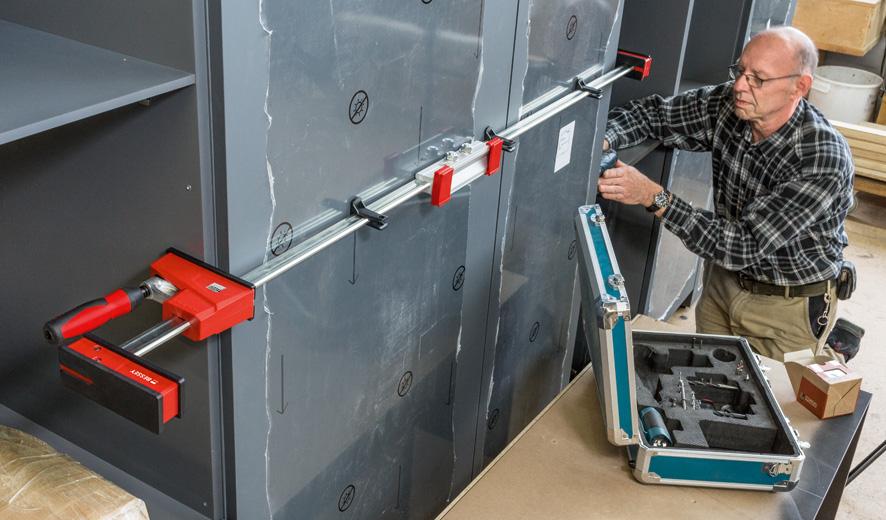 KRE_KBX_work_man_wood_1__c75ICUZ2ZDwfUrSF