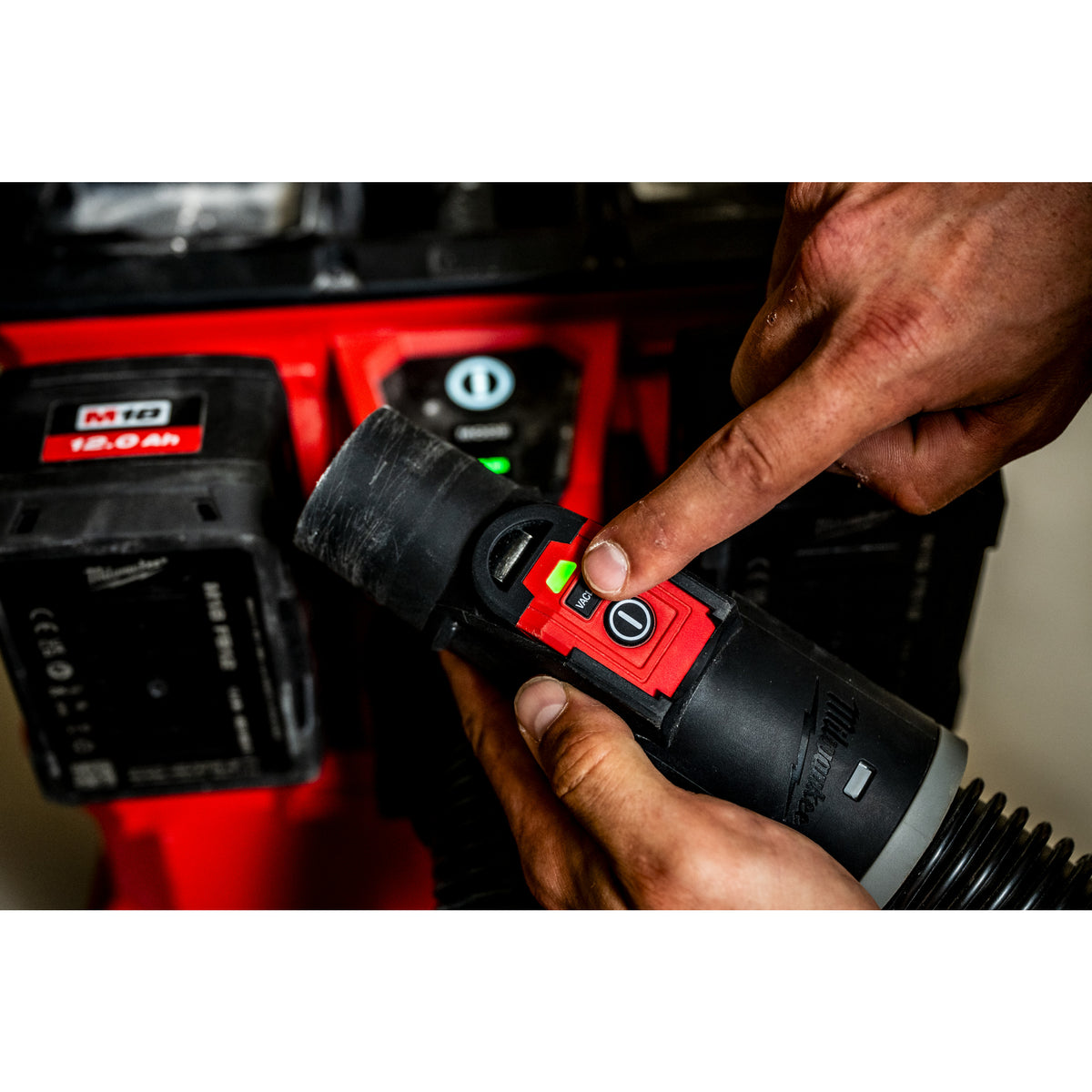 Milwaukee M18 FUEL™ 2 x 18 V Akku-L-Klasse-Staubsauger 23 L M18F2VC23LG2 - Produktbild 7