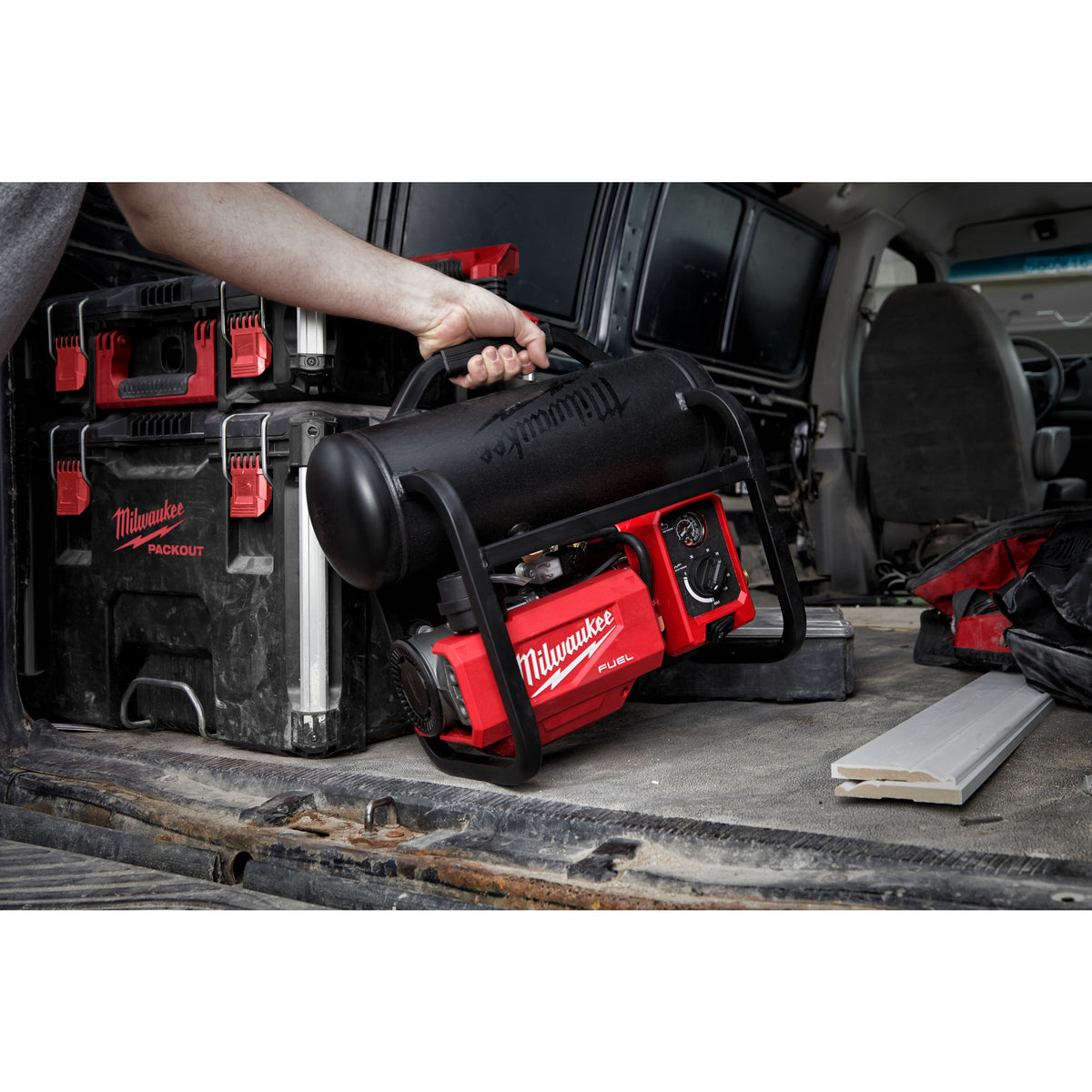 Milwaukee M18 FUEL™ Akku-Kompressor M18FAC - Produktbild 9