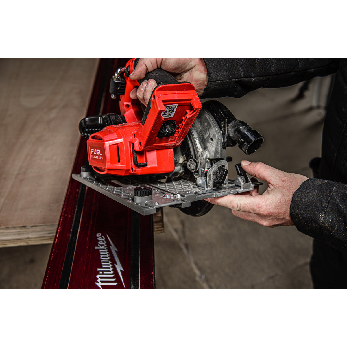 Milwaukee M18 FUEL™ Akku-Handkreissäge M18FCSDC165 - Produktbild 6