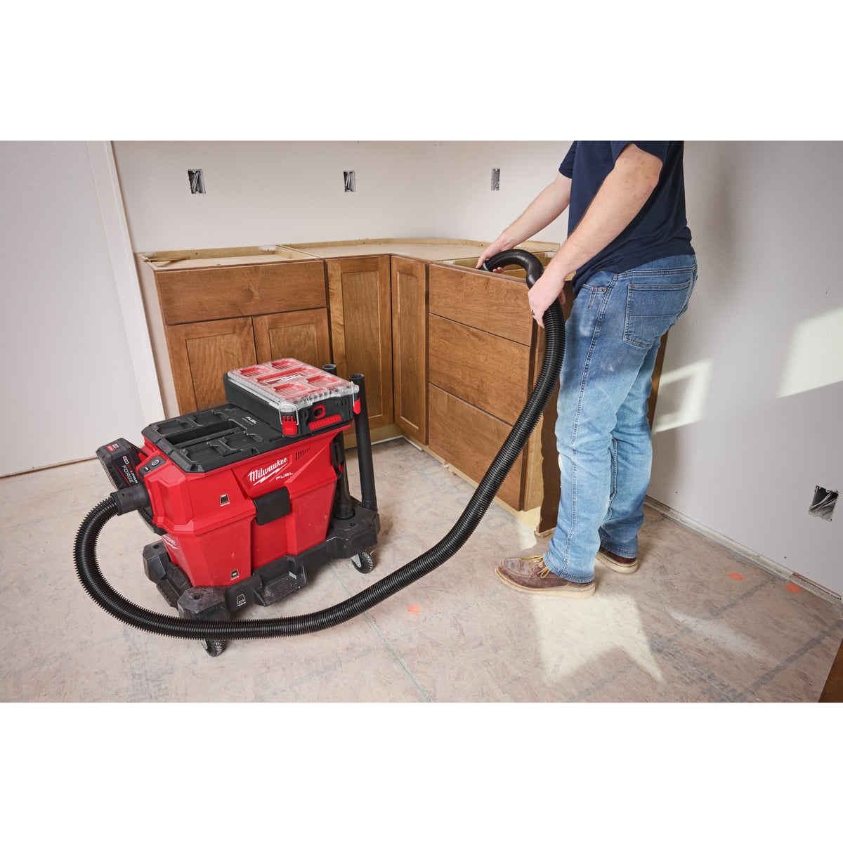 Milwaukee M18 FUEL™ Akku-L-Klasse-Staubsauger 23 L M18FVC23L - Produktbild 8
