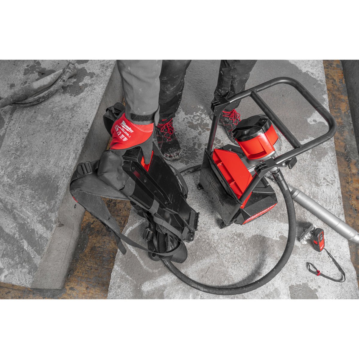 Milwaukee MX FUEL™ Akku-Rucksack-Betonverdichter MXFCVBPKIT - Produktbild 3