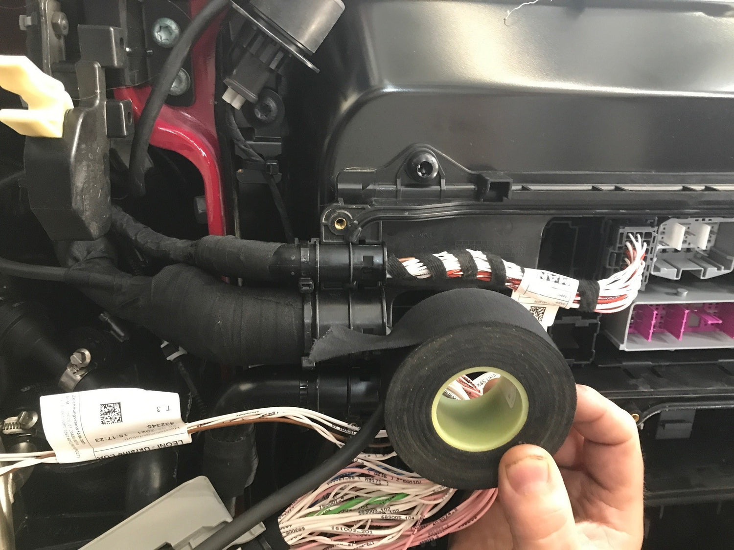 linen_tape_exterior_4_g1664-1