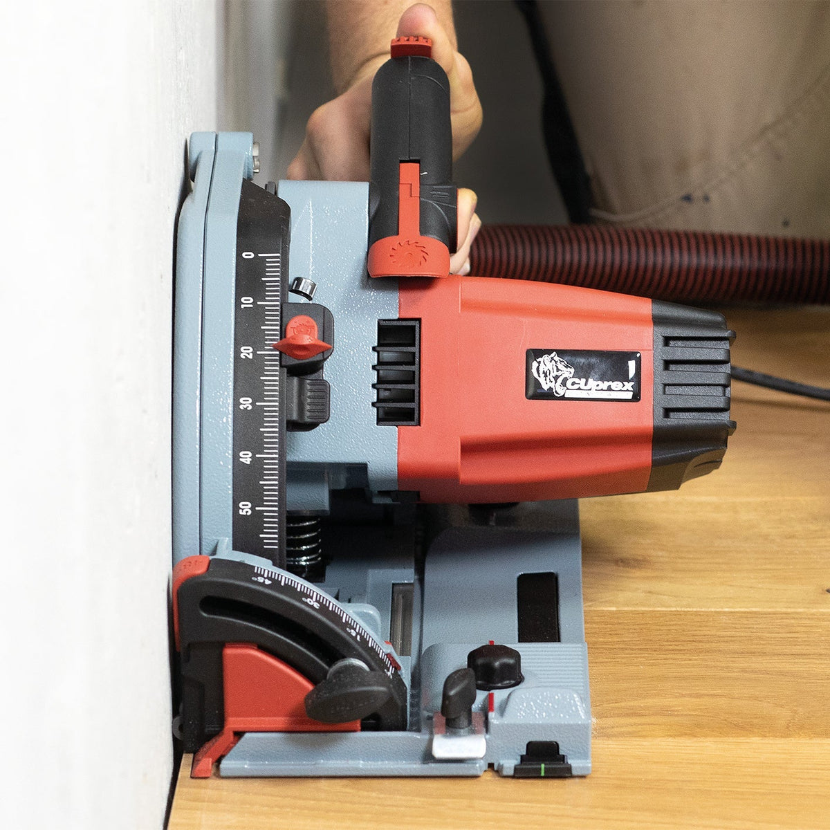 Die neue Mafell MT 55: Die Tauchsäge mit Anstand. Äh … Abstand.
