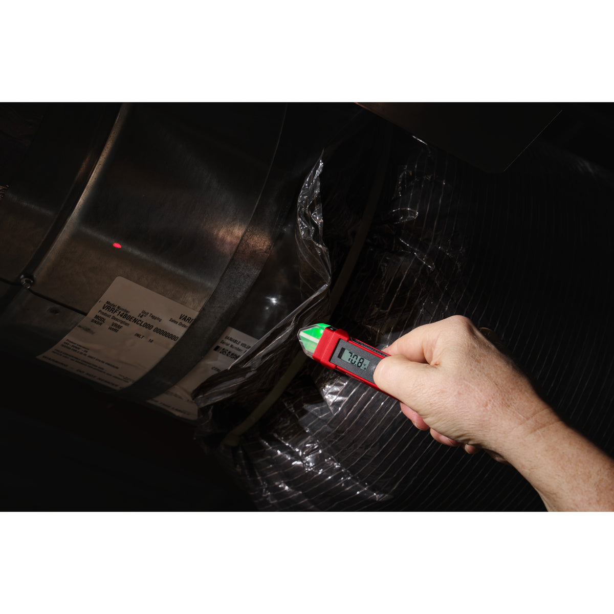 Milwaukee Spannungsdetektor mit Laserthermometer 2225-20 - Produktbild 3
