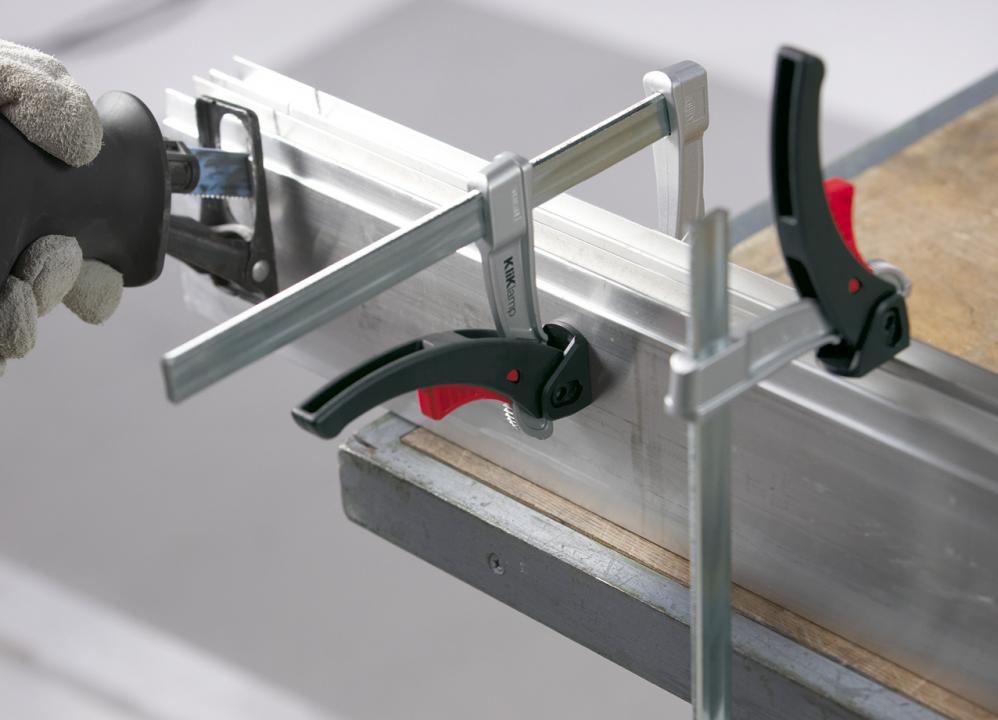KLI_work_man_saw_1_detail__c108O4MJafdL4Lv3C