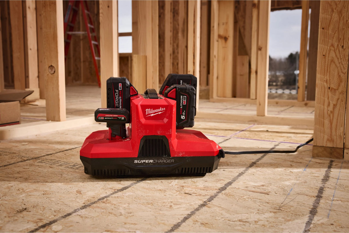 Milwaukee M12-18 MBPSC4 M12-M18 PACKOUT Mehrfach-Super-Schnellladegerät