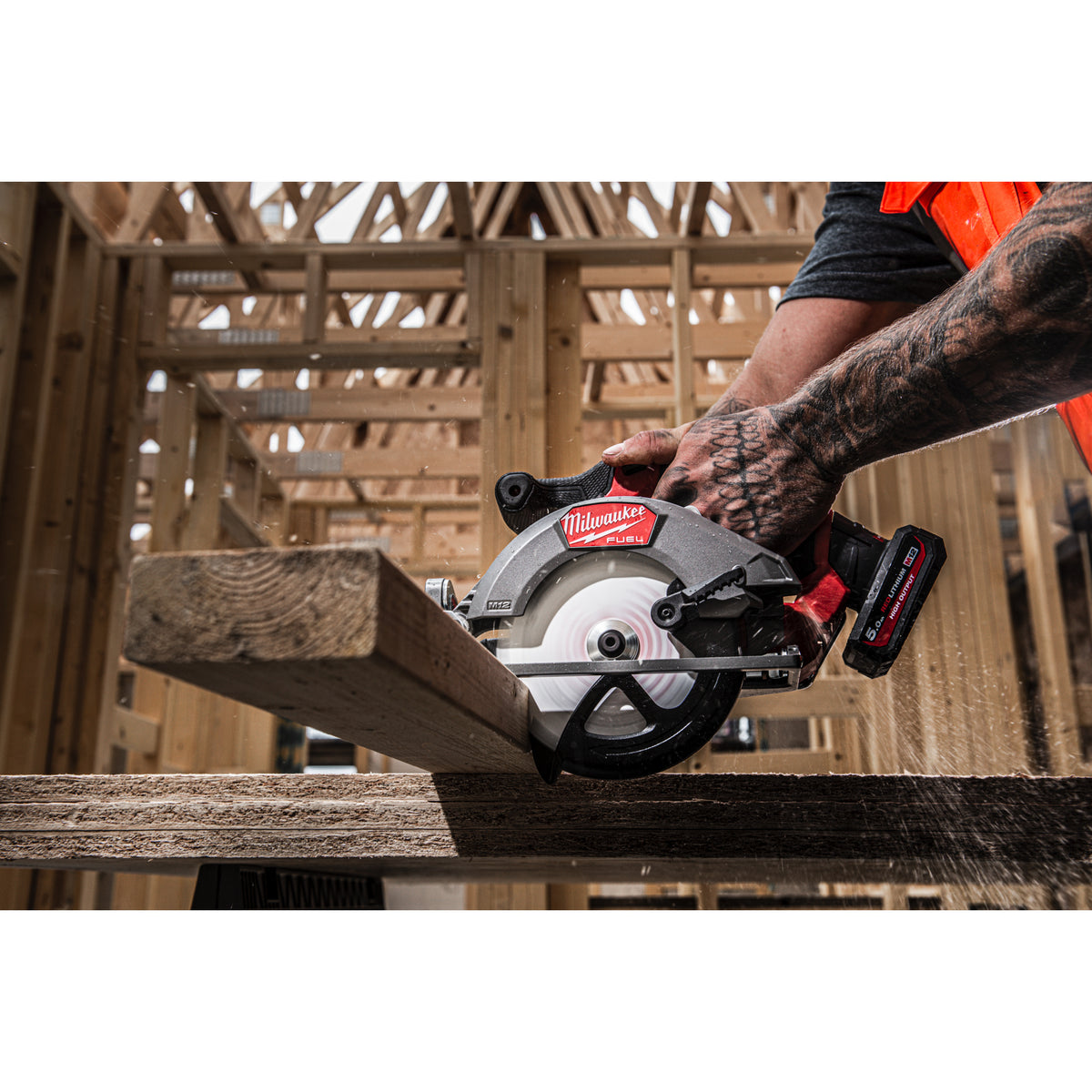 Milwaukee M12 FUEL™ Akku-Handkreissäge M12FCS442 - Produktbild 9