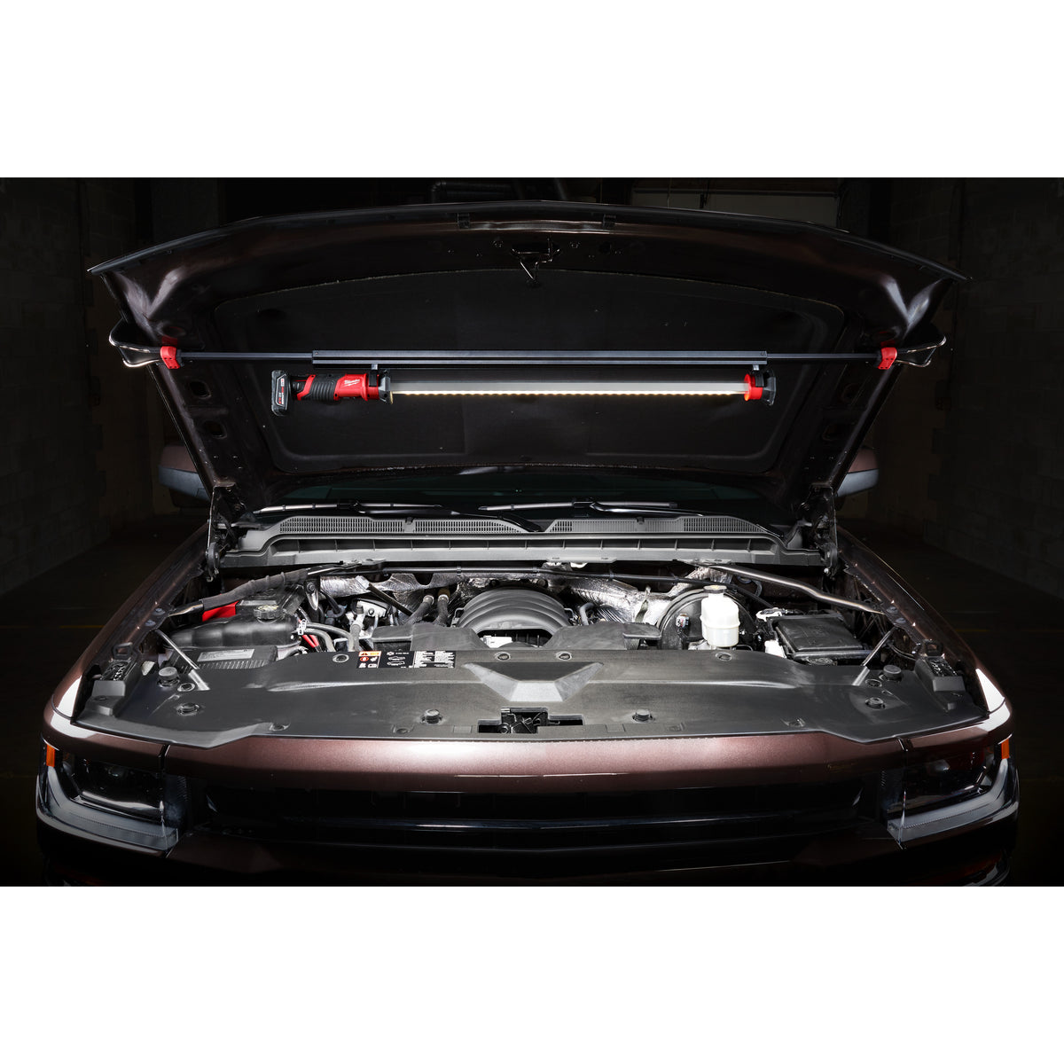 Milwaukee M12™ Akku-Motorhaubenleuchte M12UHL - Produktbild 5