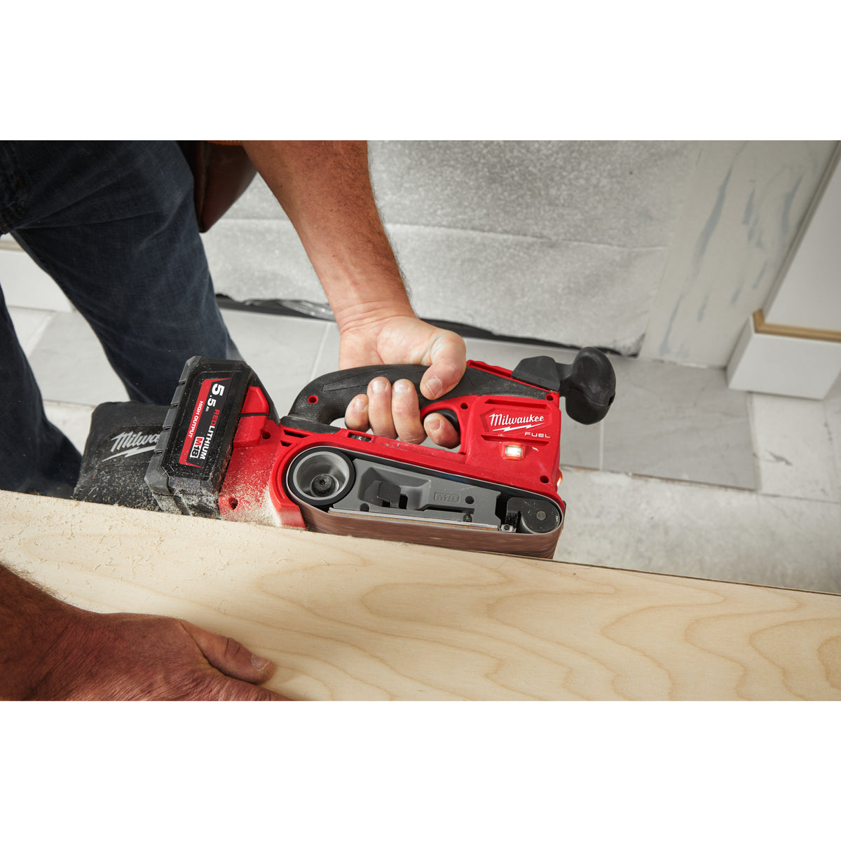 Milwaukee M18 FUEL™ Akku-Bandschleifer M18FBTS75 - Produktbild 12
