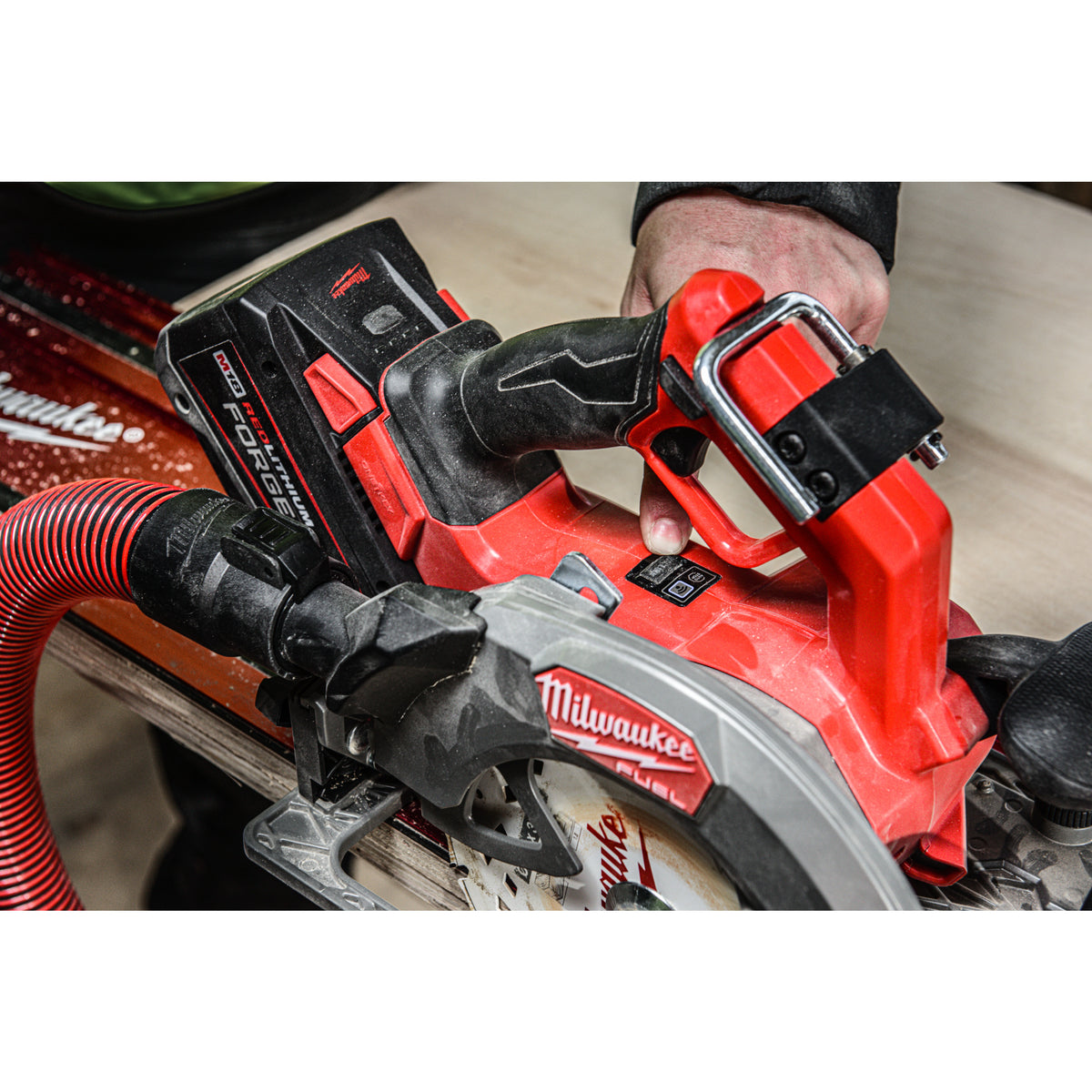 Milwaukee M18 FUEL™ ONE-KEY™ Akku-Kreissäge 190 mm M18FCSO190GR - Produktbild 8