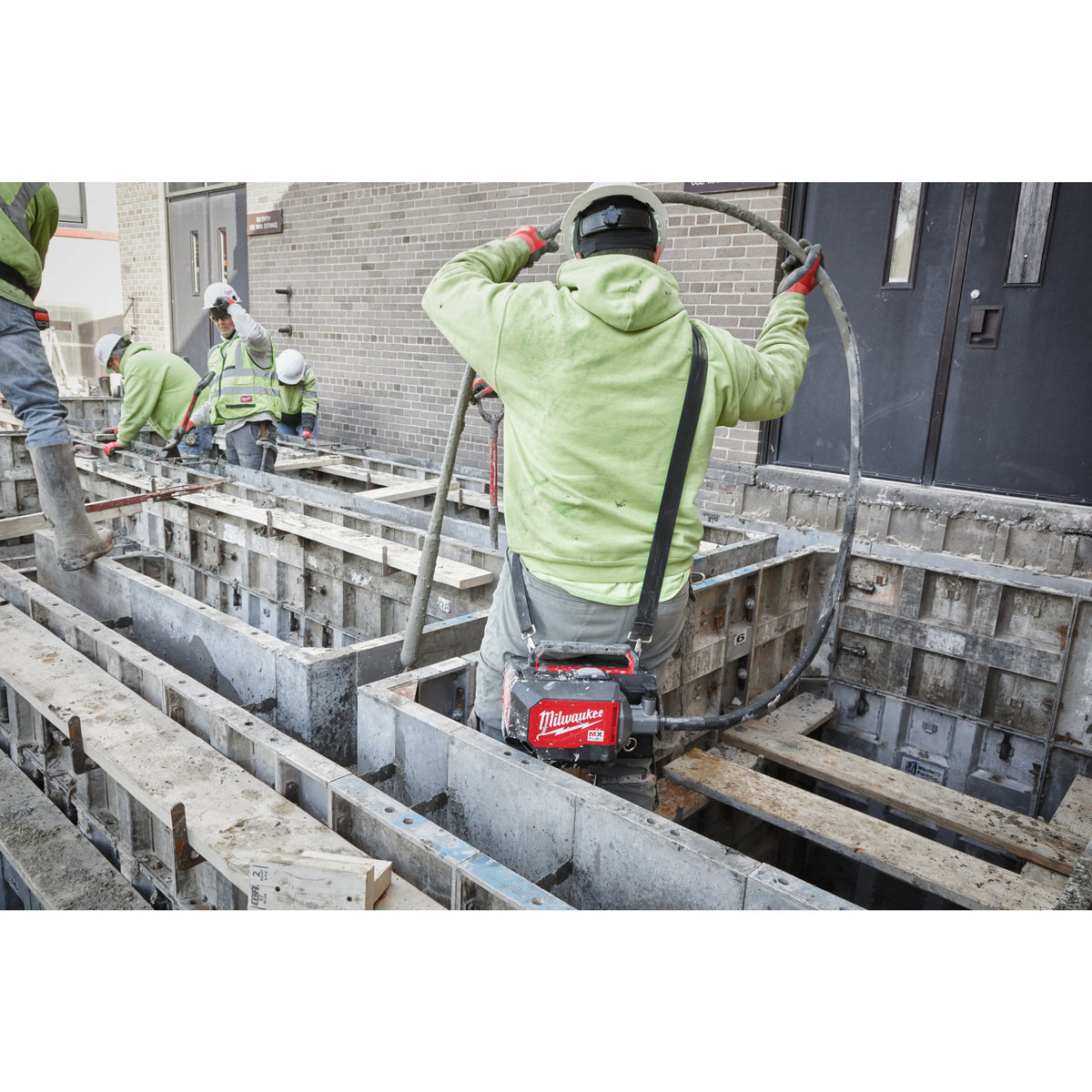 Milwaukee MX FUEL™ Akku-Betonverdichter MXFCVBCKIT - Produktbild 7
