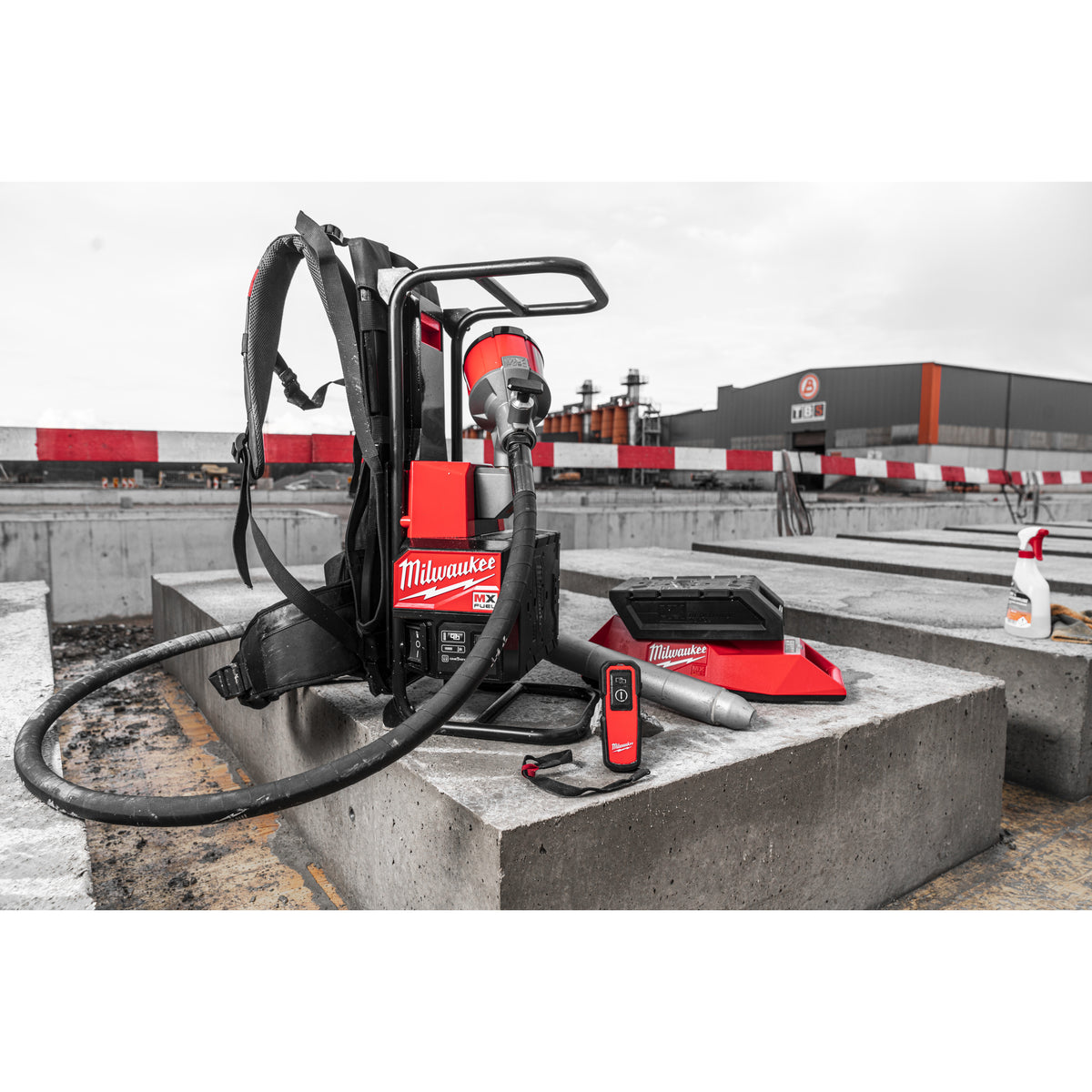 Milwaukee MX FUEL™ Akku-Rucksack-Betonverdichter MXFCVBP - Produktbild 11