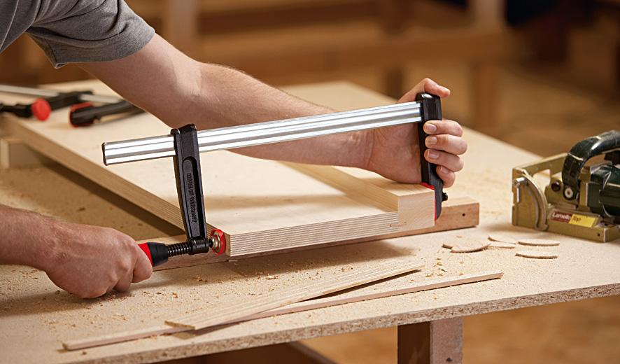TPN-BE-2K_work_man_wood_1__c75