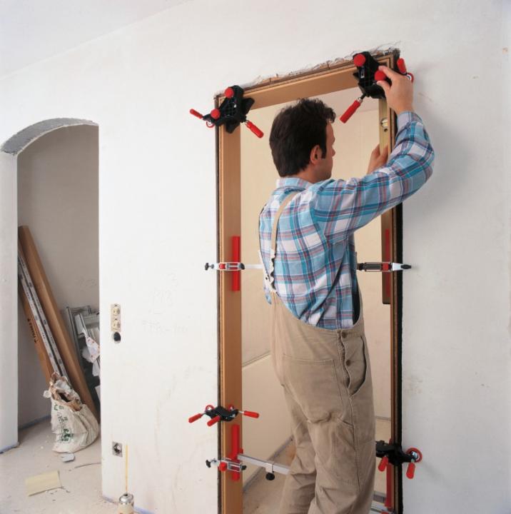 TU_TFM_WTR_work_man_2doors__400-e1427835018754