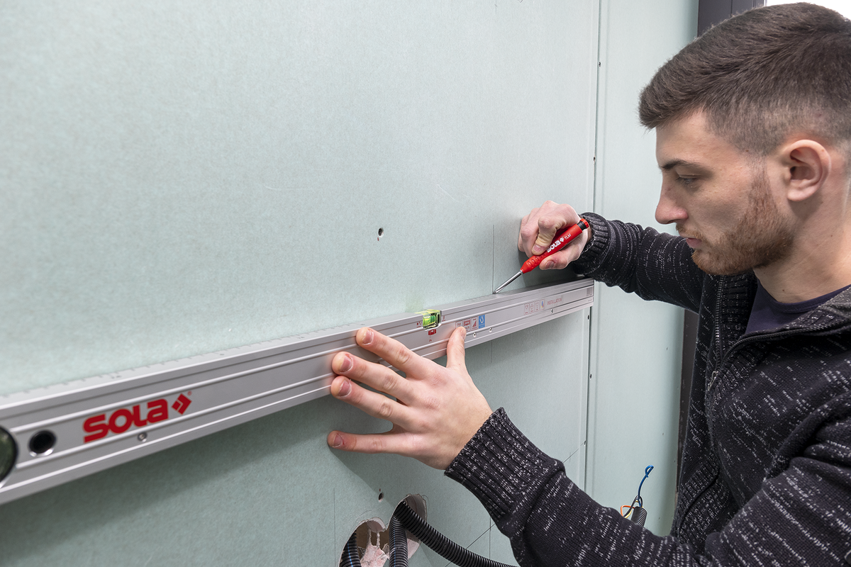 SOLA Installations-Wasserwaage MRMI 100, mit Magneteinbau - 01491301